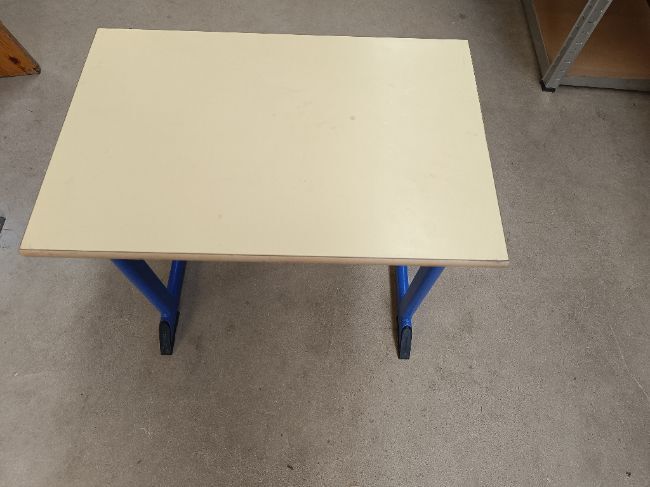 Table bleue bureau maternelle 55cm avec rangement - - Divers